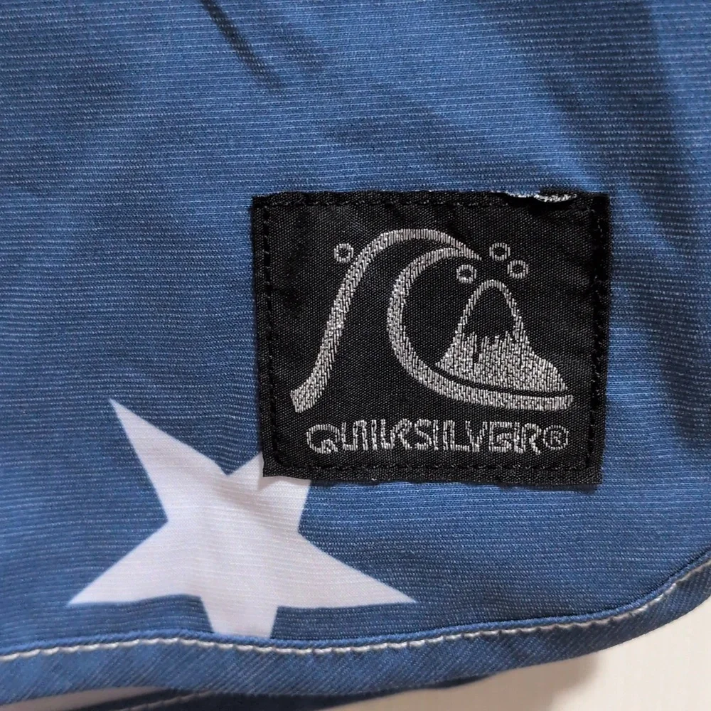 Quicksilver Men's Standard Original Scallop Jester 18